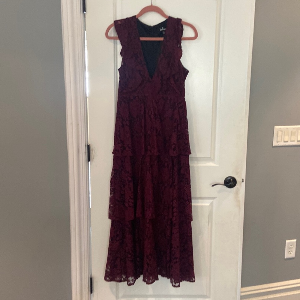 Lulus burgundy lace tiered dress